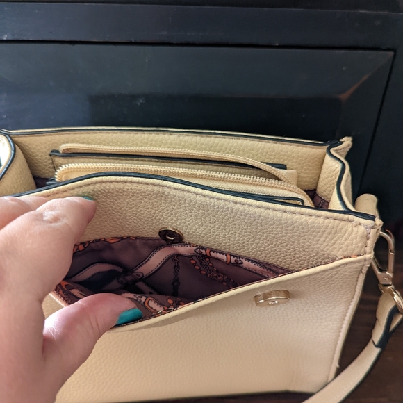 Very Nice Tan La Terre purse - Picture 10 of 10